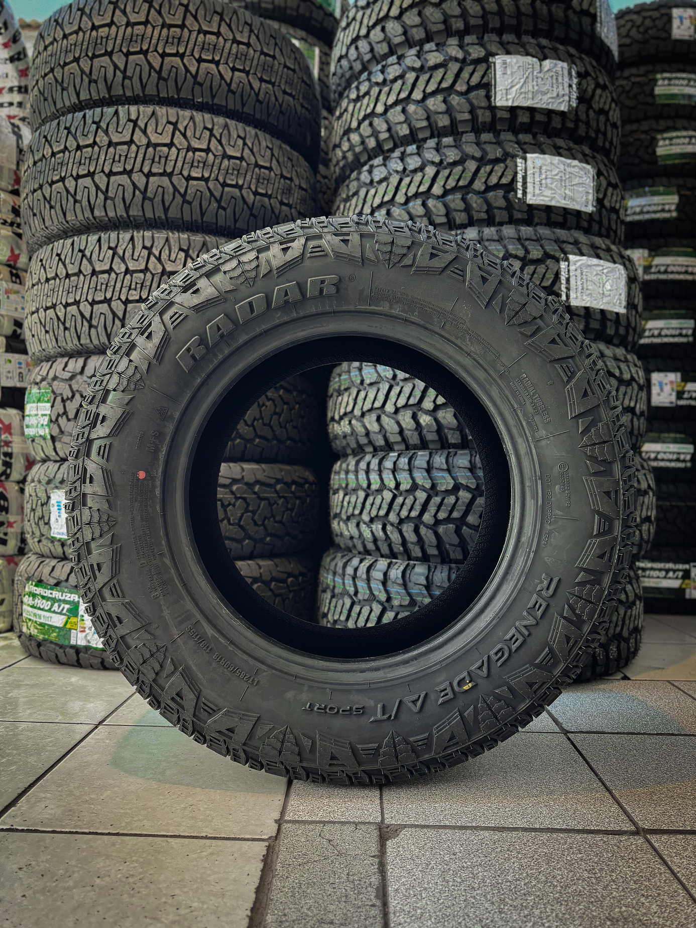 Neumático LT 265/70R17 Radar AT 123/120S     3