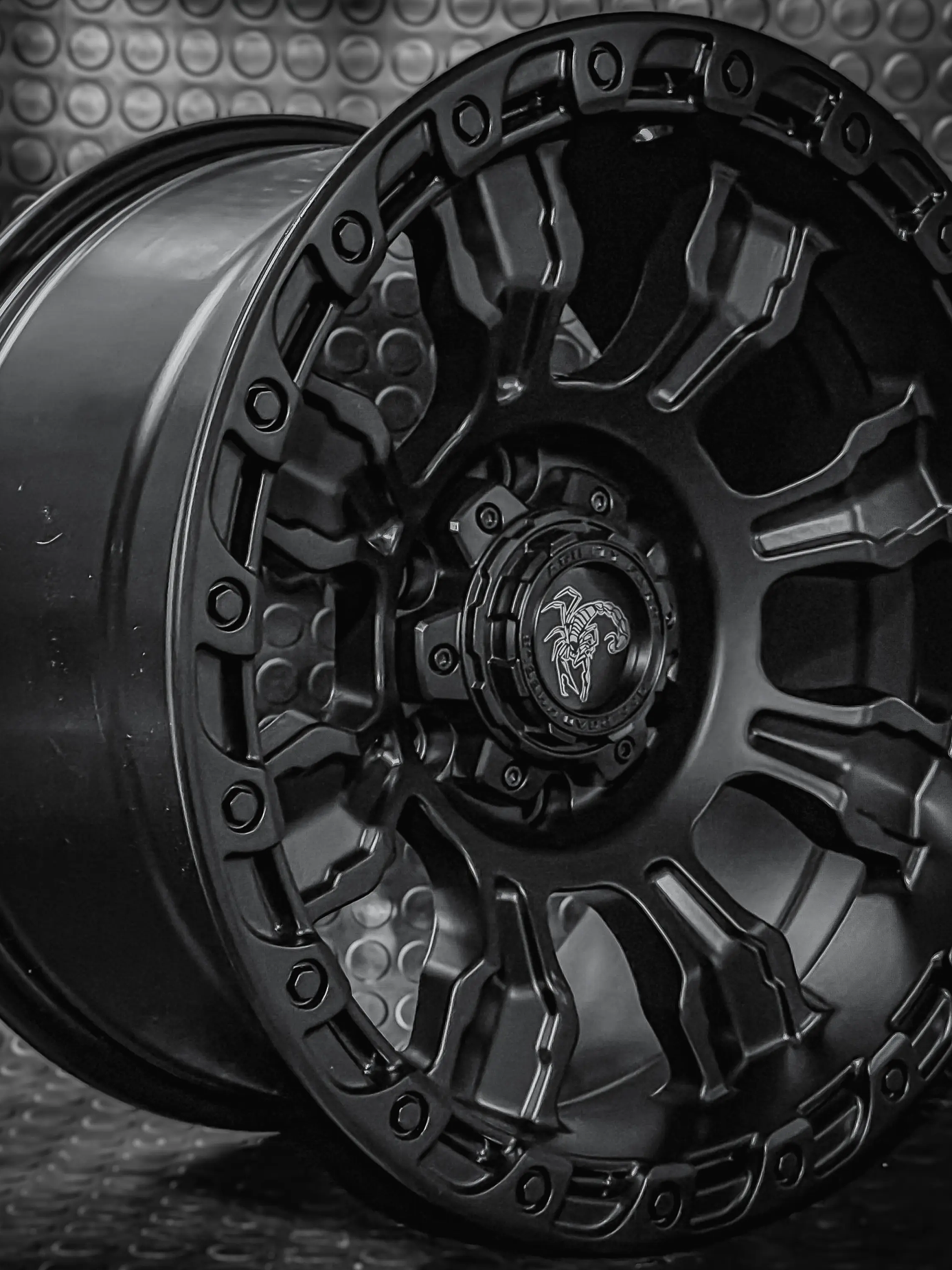 Llantas 17x9 6x139.7 ET-10 negra mate  Scorpion  1