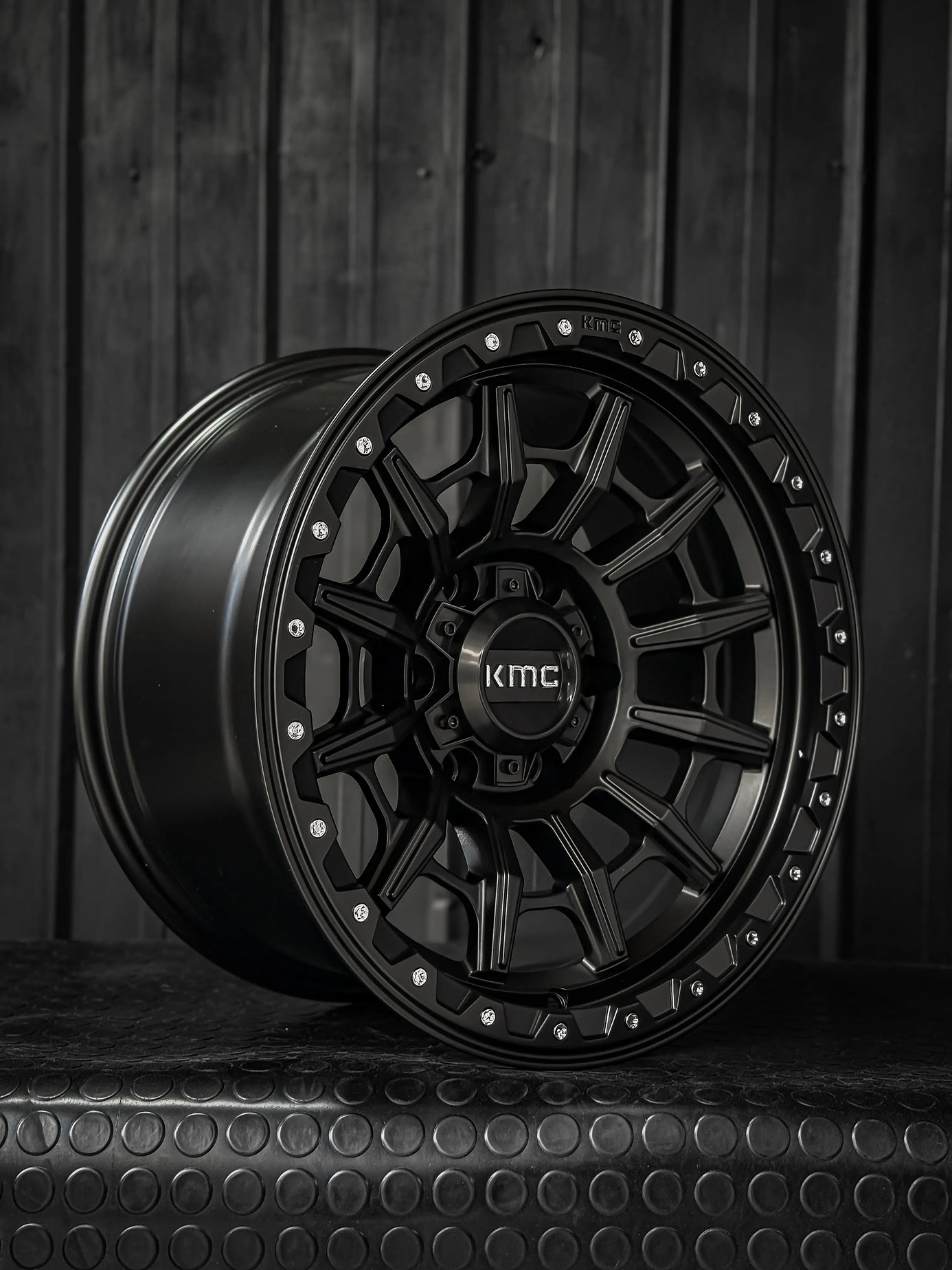 4 Llantas 17x9 6x139.7 Et-10 negro mate KMC 3