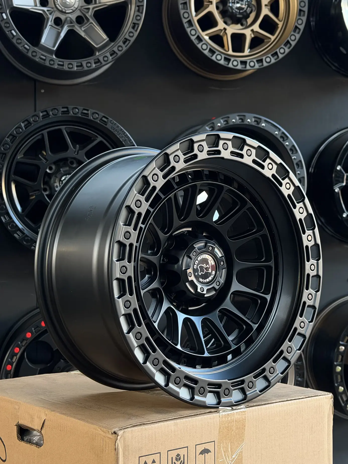 Llantas 17x9 6x114.3 Et -12 blackrhino negro mate  1