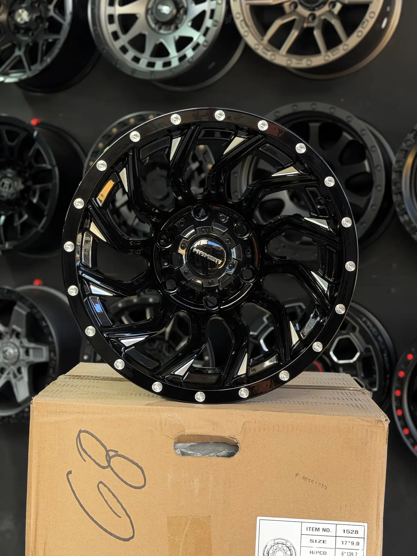 Llanta 15x10 6x139.7  et-44 negro gloss 2