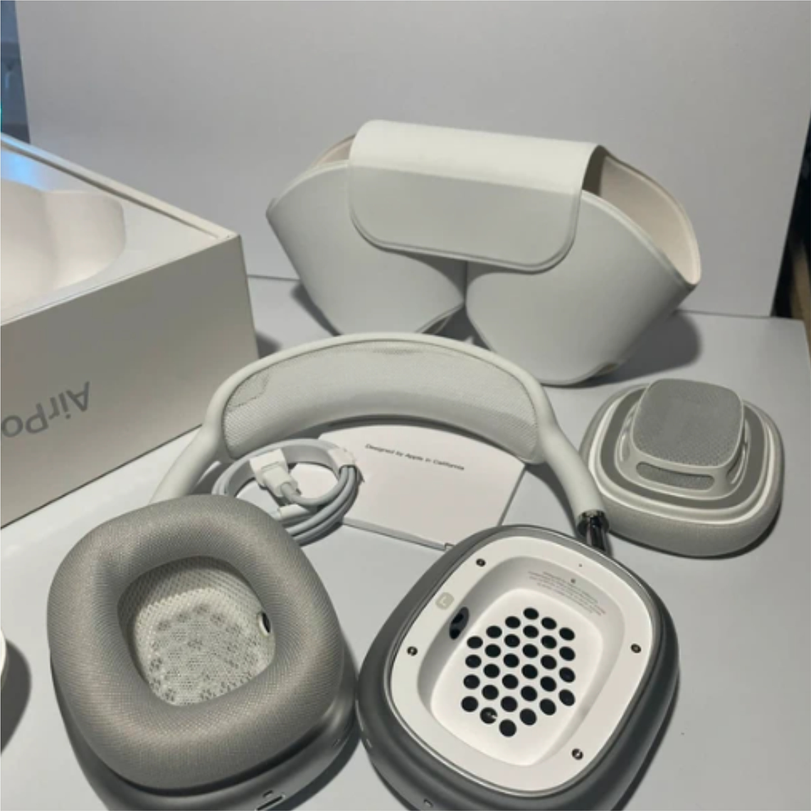 AirPods Max Brancos - Apple 3