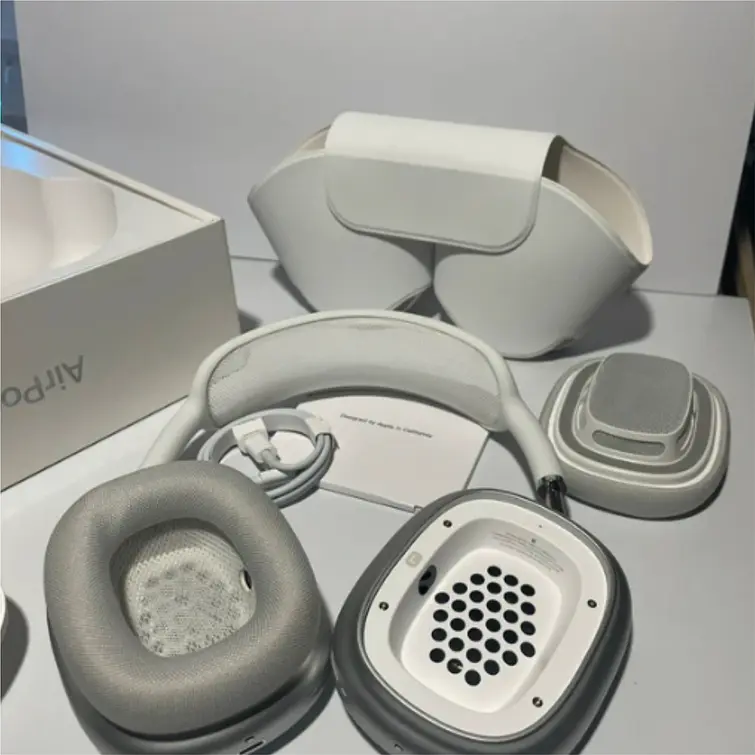 AirPods Max Brancos - Apple 3