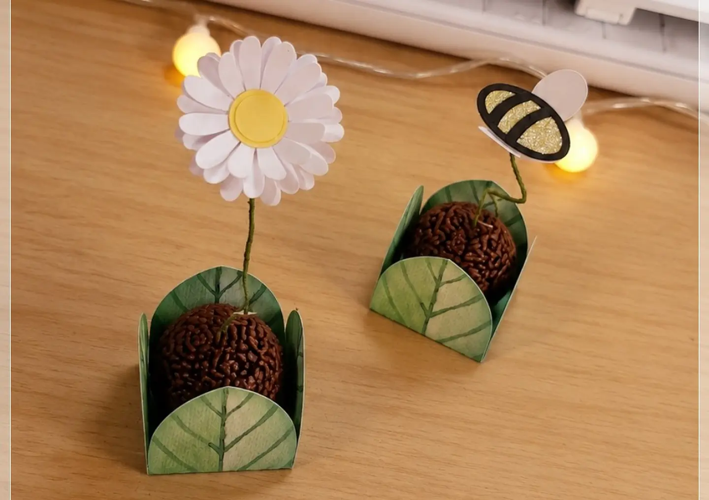 Arquivo de Corte Forminhas Flor e Abelha 1