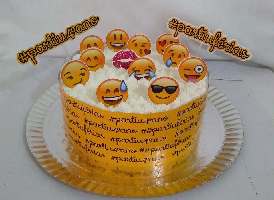 Arquivo de Corte Topo de Bolo Emoji 3 1
