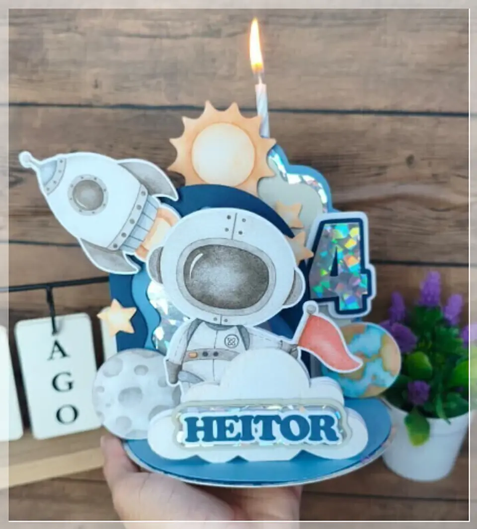 Arquivo de Corte Topo de Bolo Astronauta Vela Cenário 1 1