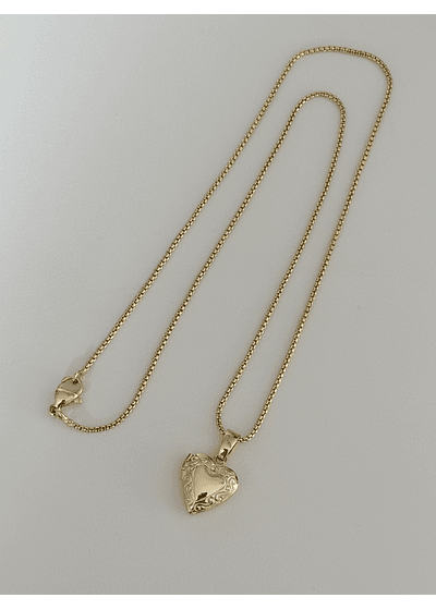 Collar corazón relicario 