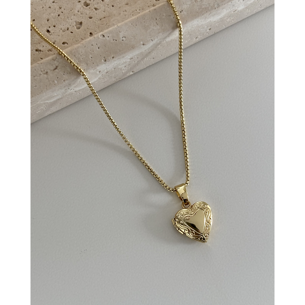 Collar corazón relicario 