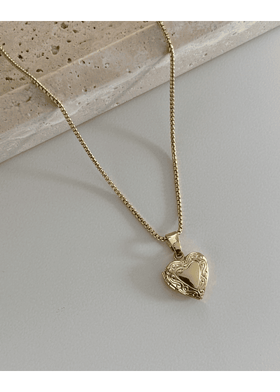 Collar corazón relicario 