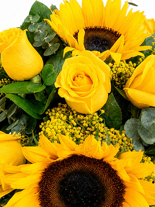 Caja con Girasoles y Rosas Amarillas