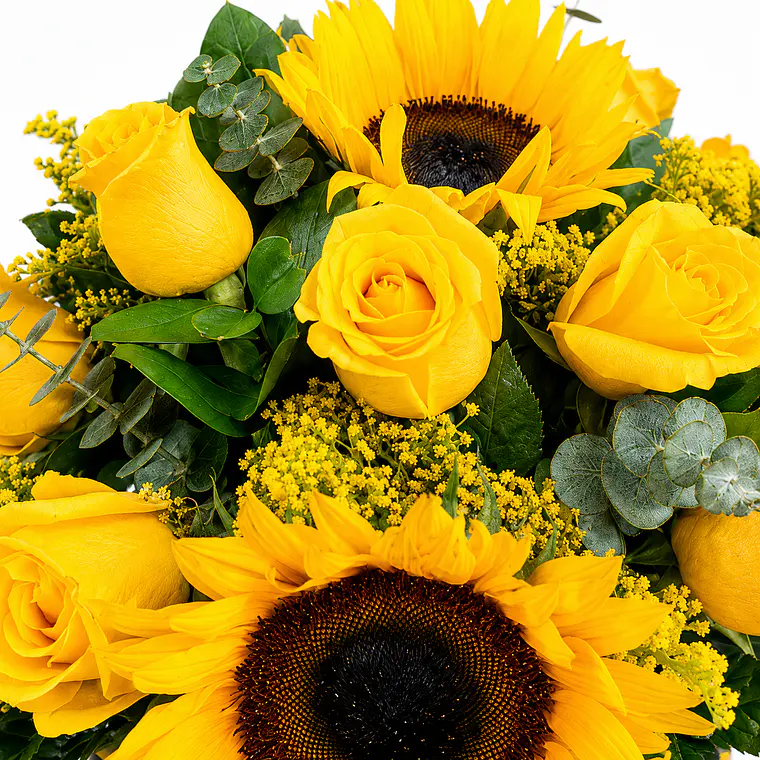 Caja con Girasoles y Rosas Amarillas 2