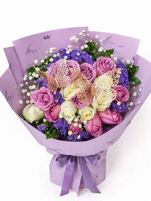 Bouquet Rosas Blancas y Rosadas con Mariposas