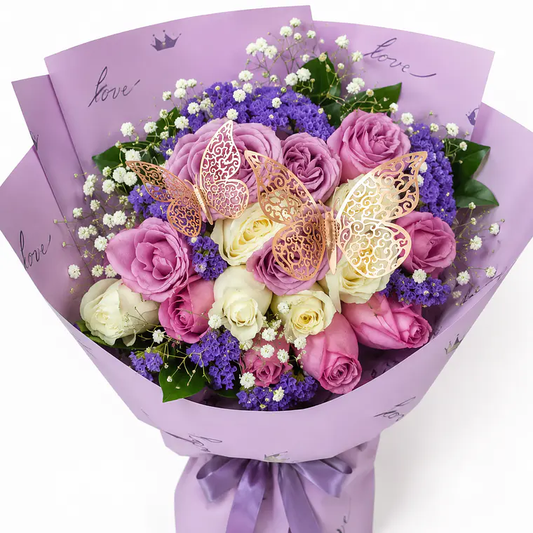 Bouquet Rosas Blancas y Rosadas con Mariposas 1