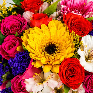 Florero con Gerberas y Rosas