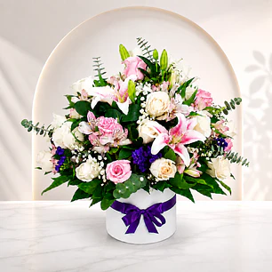 Caja con Rosas y Lirios Rosados