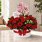 Caja con Orquídeas Rosadas y Rosas Rojas - Miniatura 1