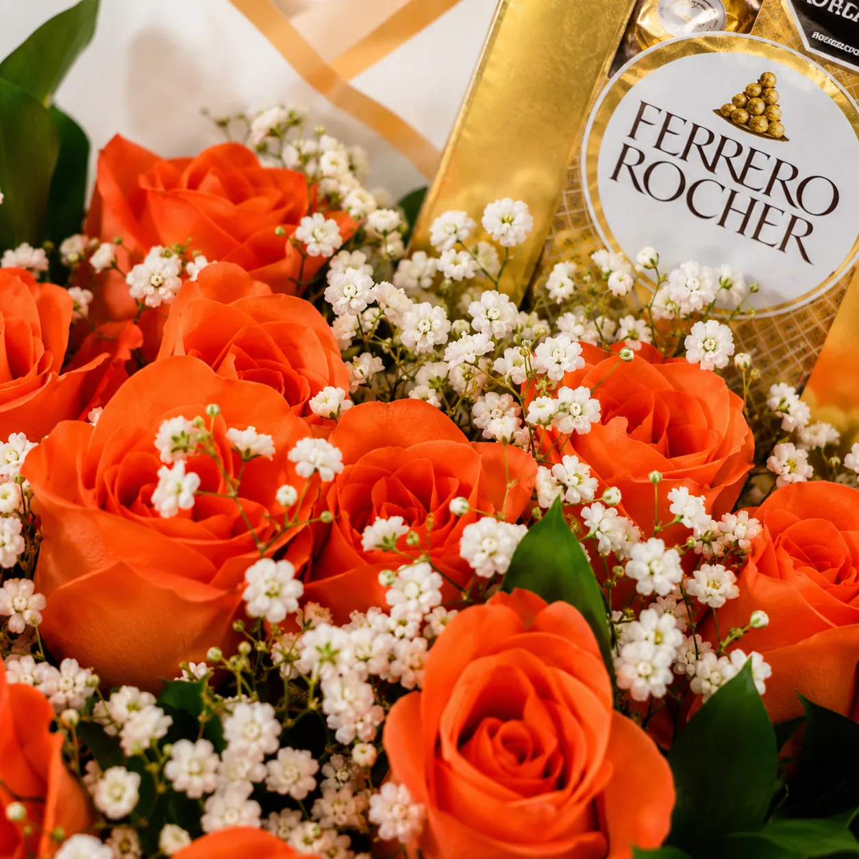 Bouquet Rosas Naranjas y Chocolates Ferrero 2