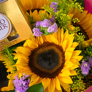 Bouquet Girasoles y Chocolates Ferrero