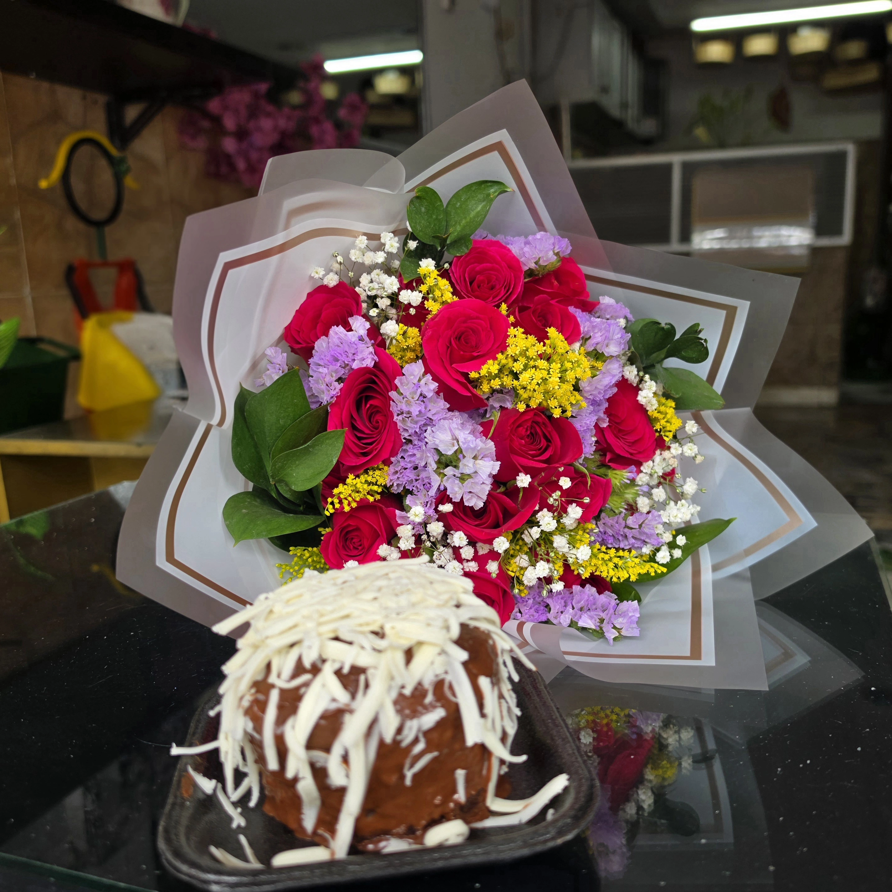 Bouquet Amor y Amistad con Torta de Chocolate 1