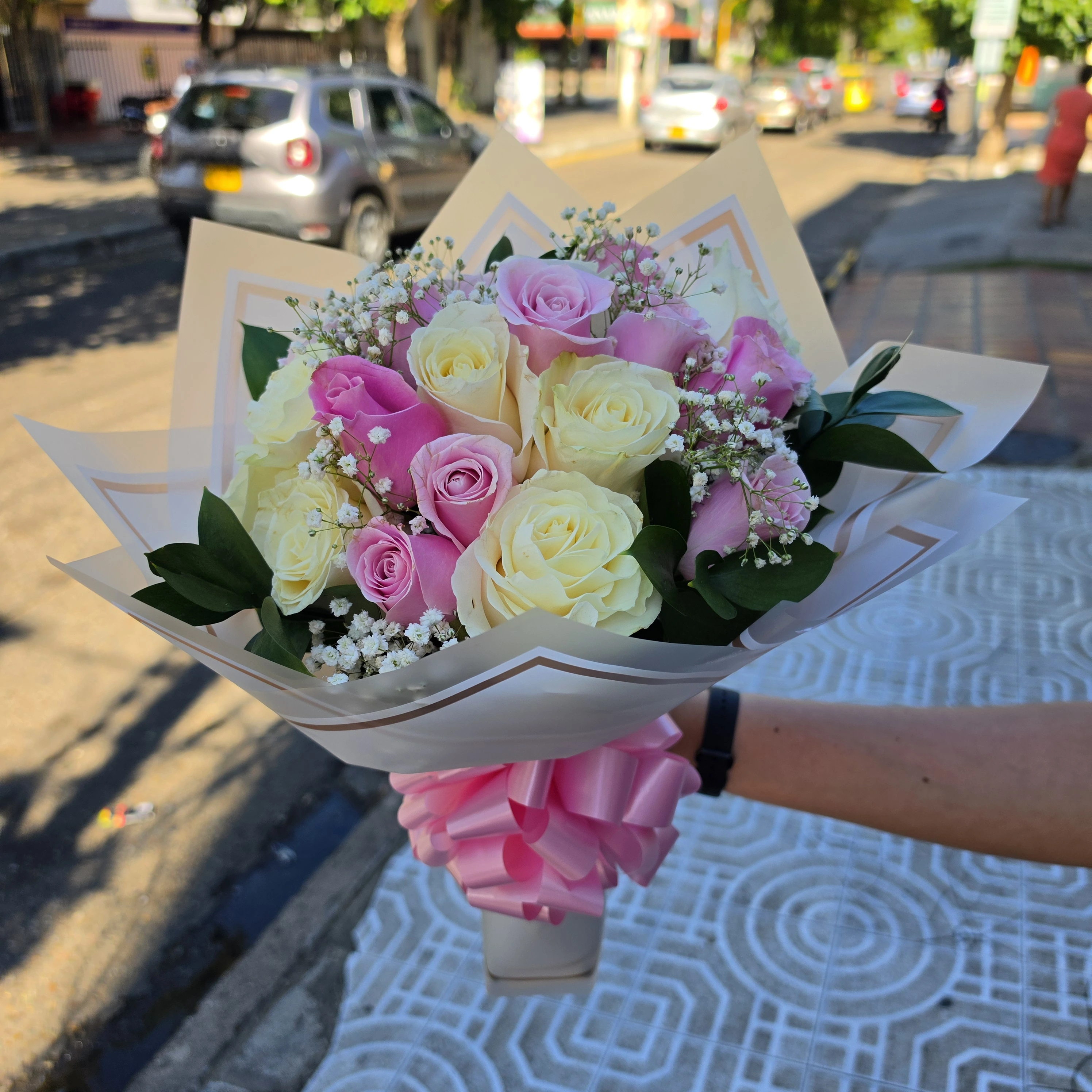 Bouquet Rosas Crema y Rosadas 1