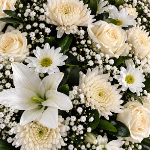 Corona Fúnebre Rosas, Chirosas y Margaritas Blancas