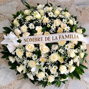 Corona Fúnebre Rosas, Chirosas y Margaritas Blancas