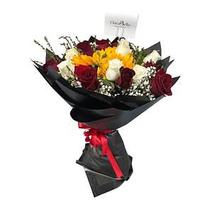 Ramo de Rosas Rojas y Blancas con Girasol Central | Florabelle