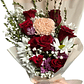 Ramo de Rosas Rojas con Flores Mixtas y Mensaje Te Amo | Florabelle - Miniatura 2
