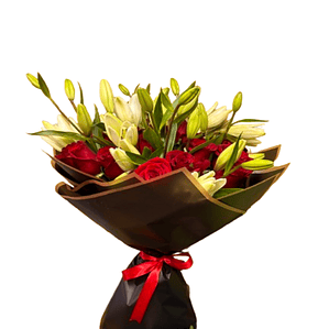 Ramo de Rosas Rojas y Liliums Blancos