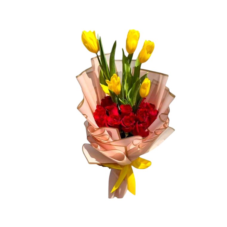 Ramo Floral con Tulipanes Amarillos y Rosas Rojas 1