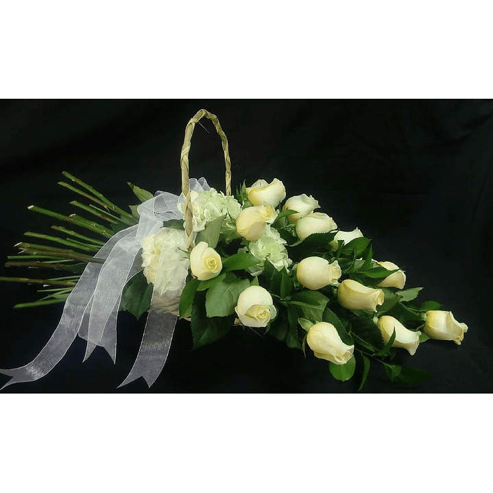 Cesta fúnebre de rosas en forma de ramo tendido  1