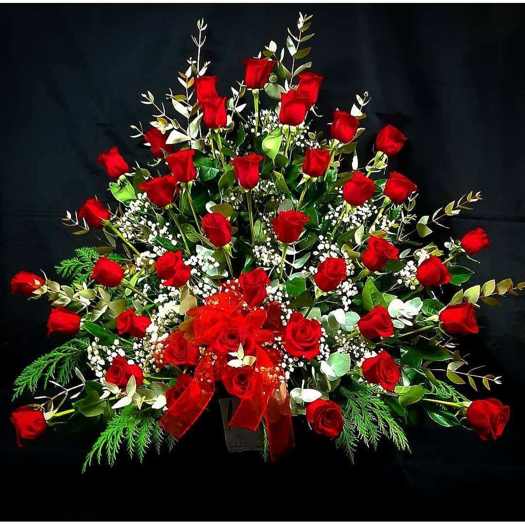 Arrimo de 50 rosas rojas 1