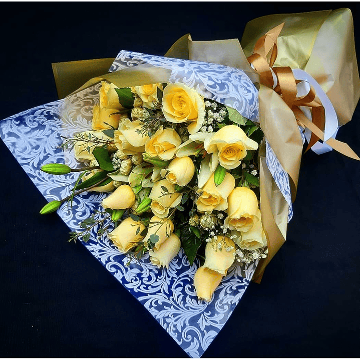 ramo redondo de rosas vainilla y liliums  1