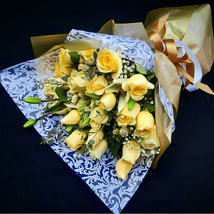 ramo redondo de rosas vainilla y liliums 