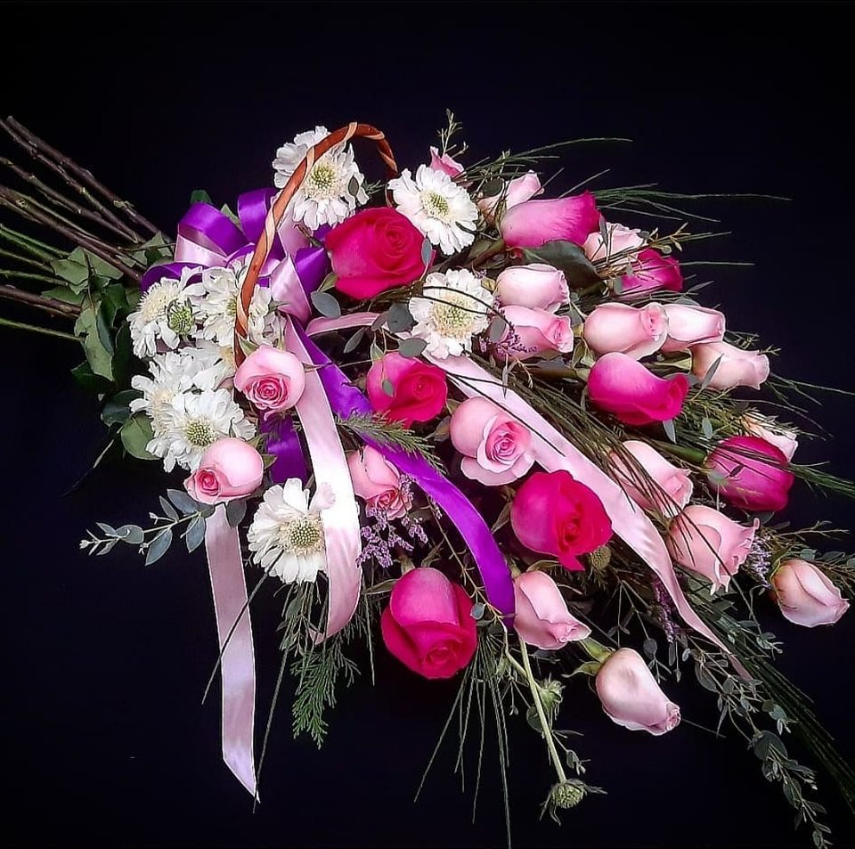 Cesta de Rosas fucsias y rosadas 1