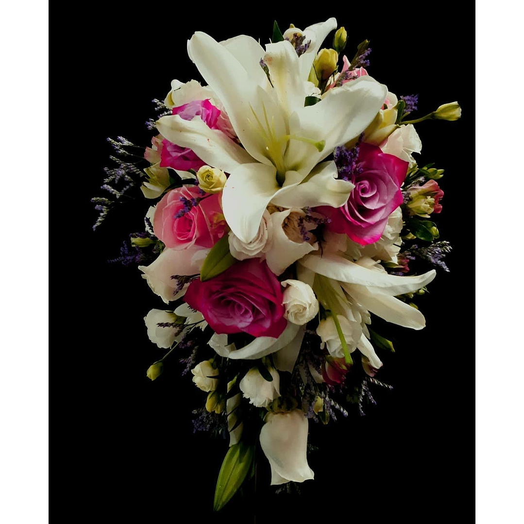 Ramo de novia de liliums y rosas 1