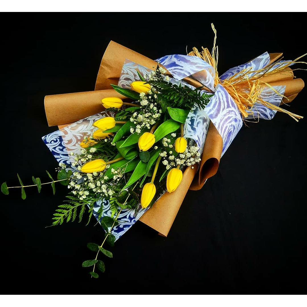 Ramo tendido de tulipanes  1