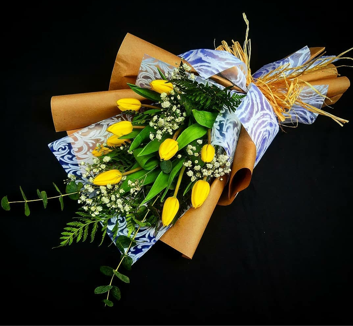 Ramo tendido de tulipanes  1