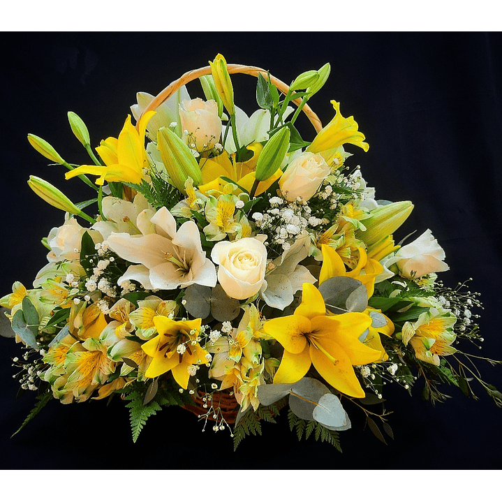 Cesta de liliums y rosas Papal 1