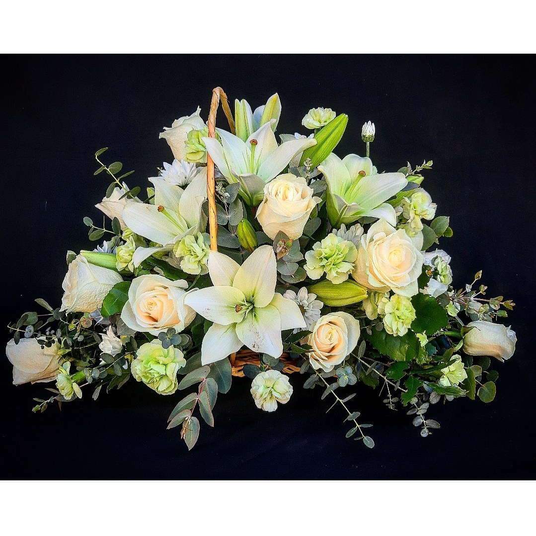 Green white cesta ovalada 1