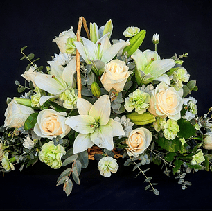 Green white cesta ovalada