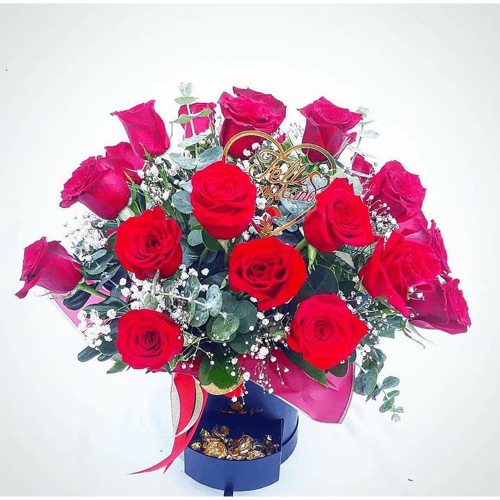 Caja de 24 rosas rojas, caramelos y aplicado de cumpleaños 1