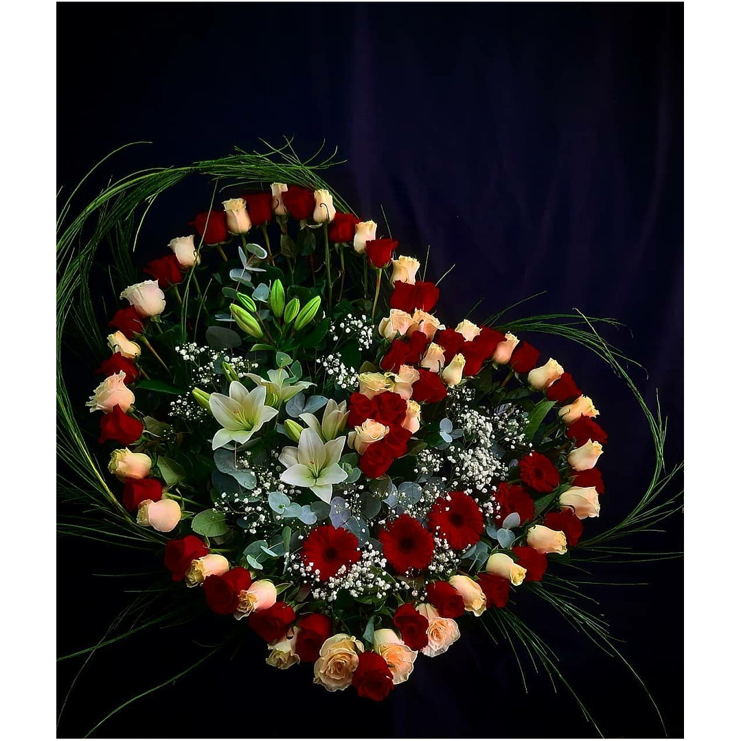 Corazón de rosas rojas y Pastel 1