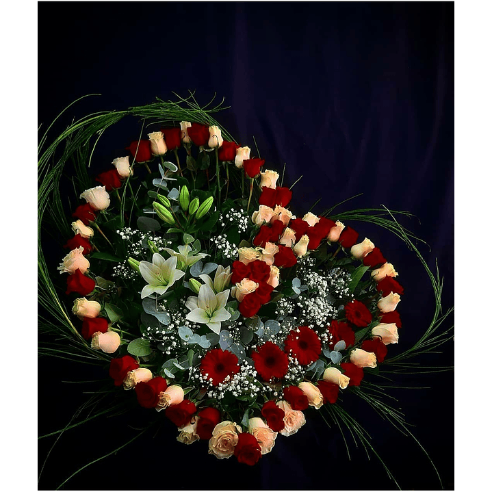 Corazón de rosas rojas y Pastel 1