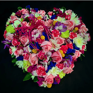 Corazón en cesta de mimbre