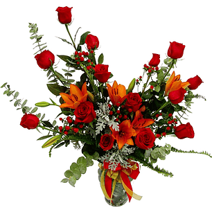 Medialuna de rosas rojas y liliums