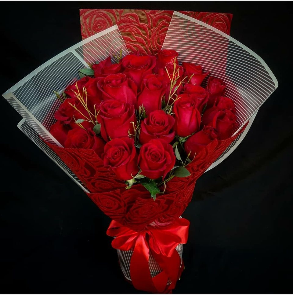 Ramo de 24 rosas rojas 1