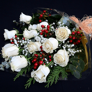 Bianca ramo de rosas e hipéricos 