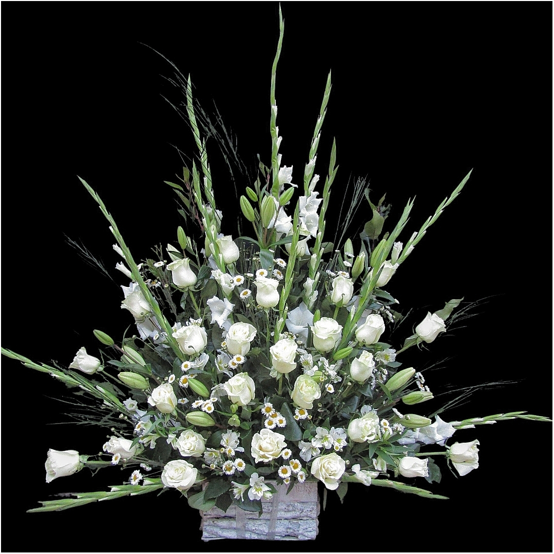 Arrimo blanco de rosas, liliums, gladiolos y margaritas. 1