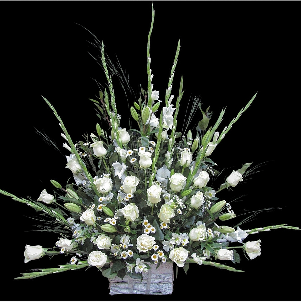 Arrimo blanco de rosas, liliums, gladiolos y margaritas. 1